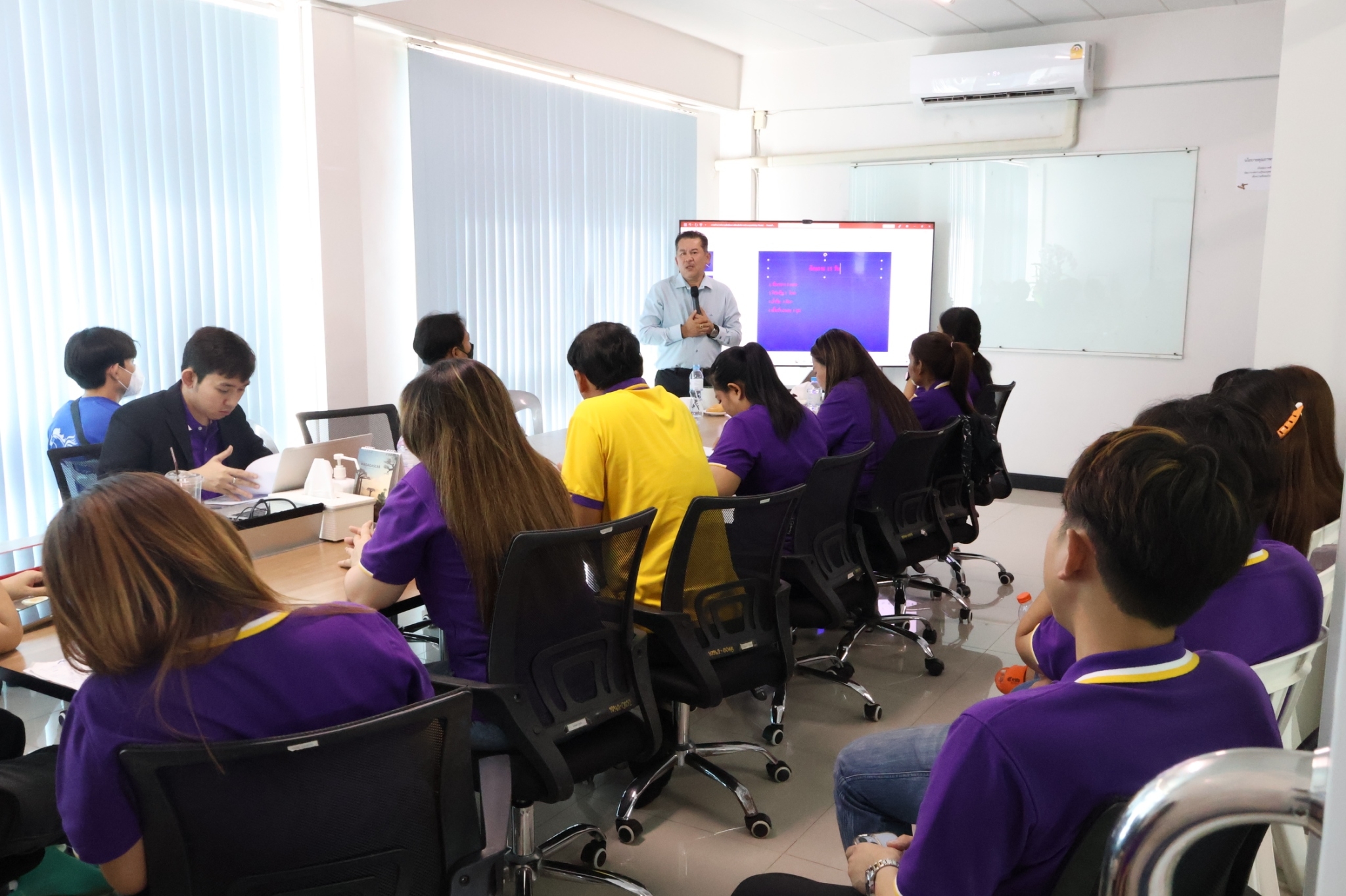 เสริมพลังทีมให้แข็งแกร่งขึ้น! กิจกรรมอบรมการสร้างการทำงานเป็นทีม (Team Building)